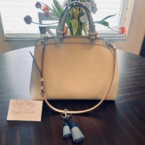 Louis Vuitton 💯 Brea MM Ivory Pre Loved with Dust Bag